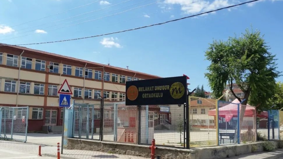 Eskişehir’de ortaokuldaki “makasla tehdit” iddiasına okul yönetiminden açıklama